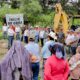 Autoridades municipales de Tochimilco y habitantes de San Martín Zacatempa presencian el banderazo de inicio de obra para la perforación exploratoria de un pozo profundo de agua entubada en el paraje Mujer Indígena.