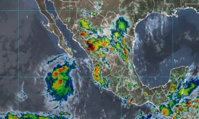 Imagen satelital que muestra al huracán Narda frente a las costas del Pacífico mexicano, con nubes de tormenta que se extienden hacia varios estados, incluida Puebla.