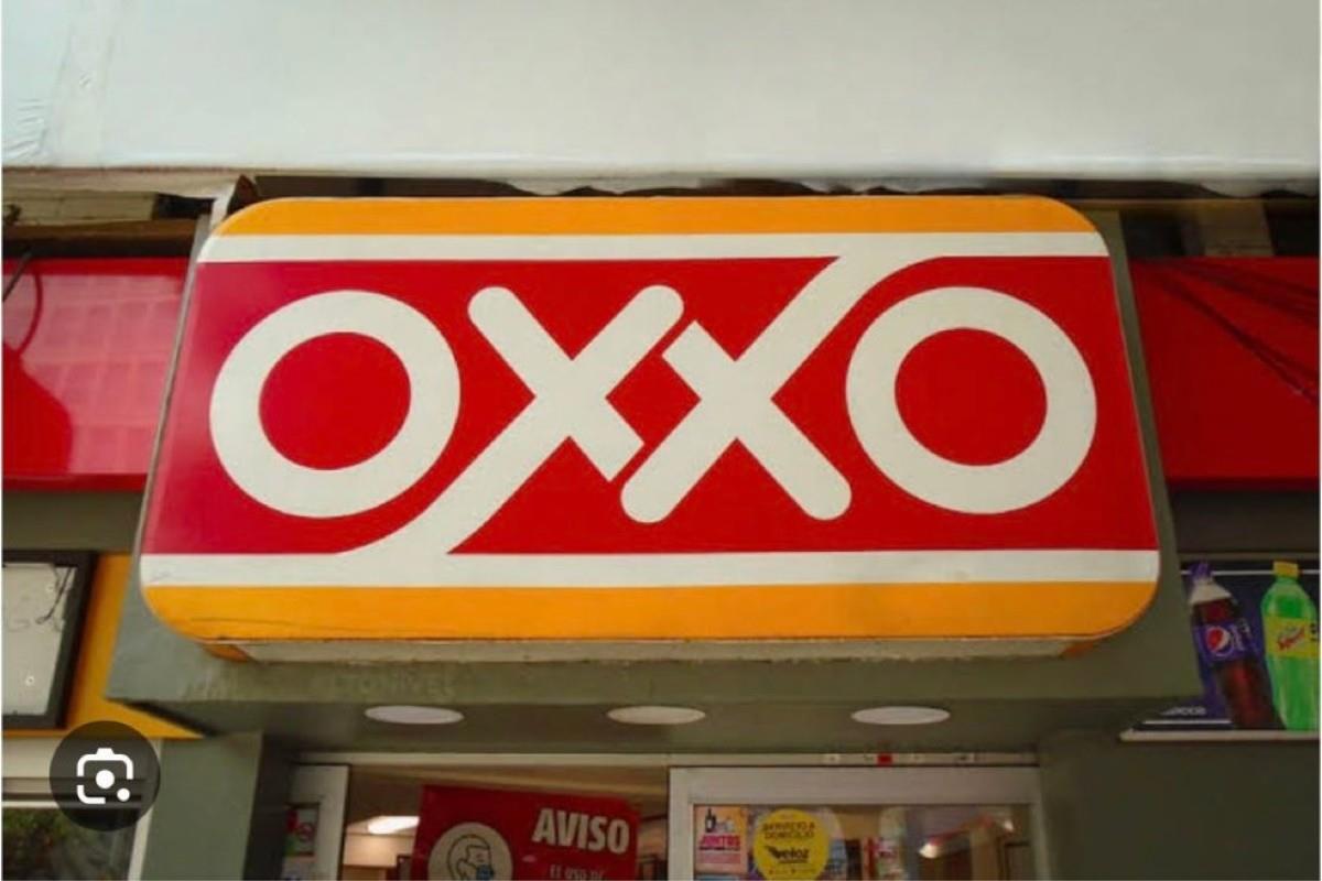 El emblema de Oxxo, símbolo de una de las cadenas más grandes de América Latina, hoy también asociado al debate sobre seguridad y extorsión.