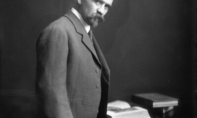 Retrato de Francisco I. Madero, político y líder de la Revolución Mexicana, en conmemoración de su natalicio.