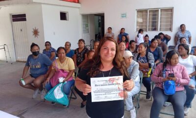 Comerciantes de Huaquechula reciben capacitación sobre higiene y manejo de alimentos antes del Día de Muertos 2025.