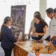 Entrega de apoyos económicos a familias tochimilquenses para la colocación de Ofrendas Nuevas del Día de Muertos 2025.