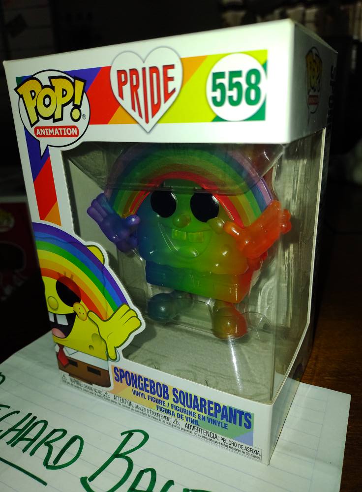 Colección de figuras Funko Pop inspiradas en Alicia en el País de las Maravillas exhibidas en sus cajas originales.