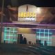Fachada del club nocturno “La Coss” en Puebla iluminado de noche, sitio donde ocurrió un ataque armado con cinco personas asesinadas.