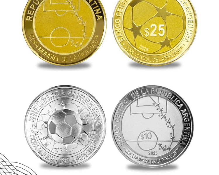 Imagen de las monedas conmemorativas del Banco Central de Argentina dedicadas al Gol del Siglo de Maradona, en versiones de oro y plata, con el diseño alusivo a la Copa Mundial de la FIFA 2026.