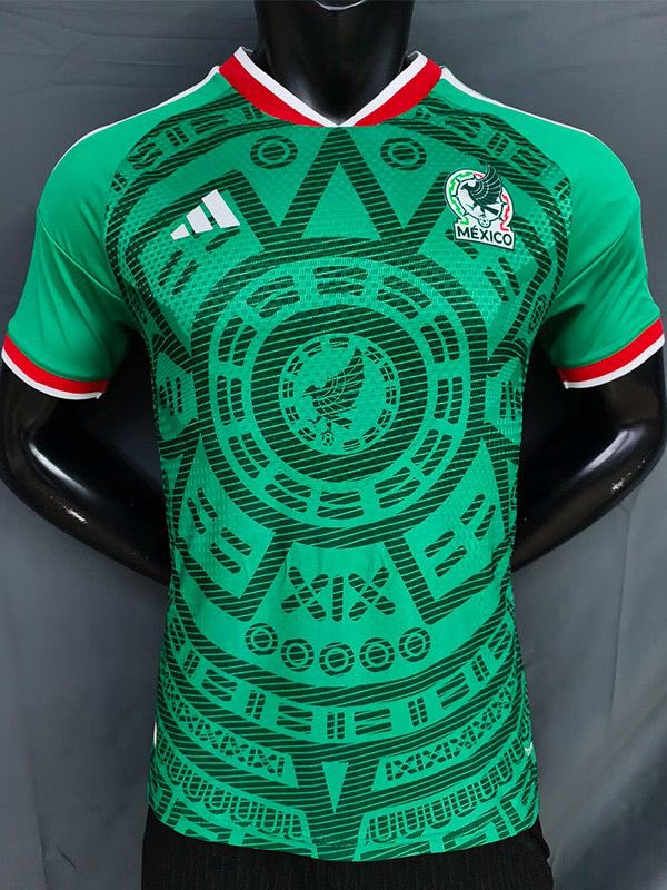Camiseta oficial de la Selección Mexicana para el Mundial 2026, color verde con diseño del Calendario Azteca, símbolo de identidad cultural y deportiva.