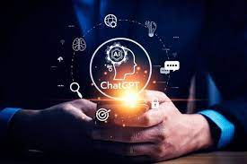 Persona sosteniendo un dispositivo móvil con una proyección holográfica del logotipo de ChatGPT y elementos visuales de inteligencia artificial.