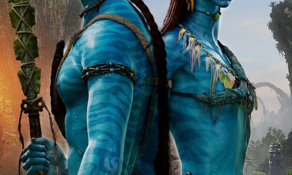 Póster de Avatar mostrando dos personajes Na’vi azules en un paisaje de Pandora