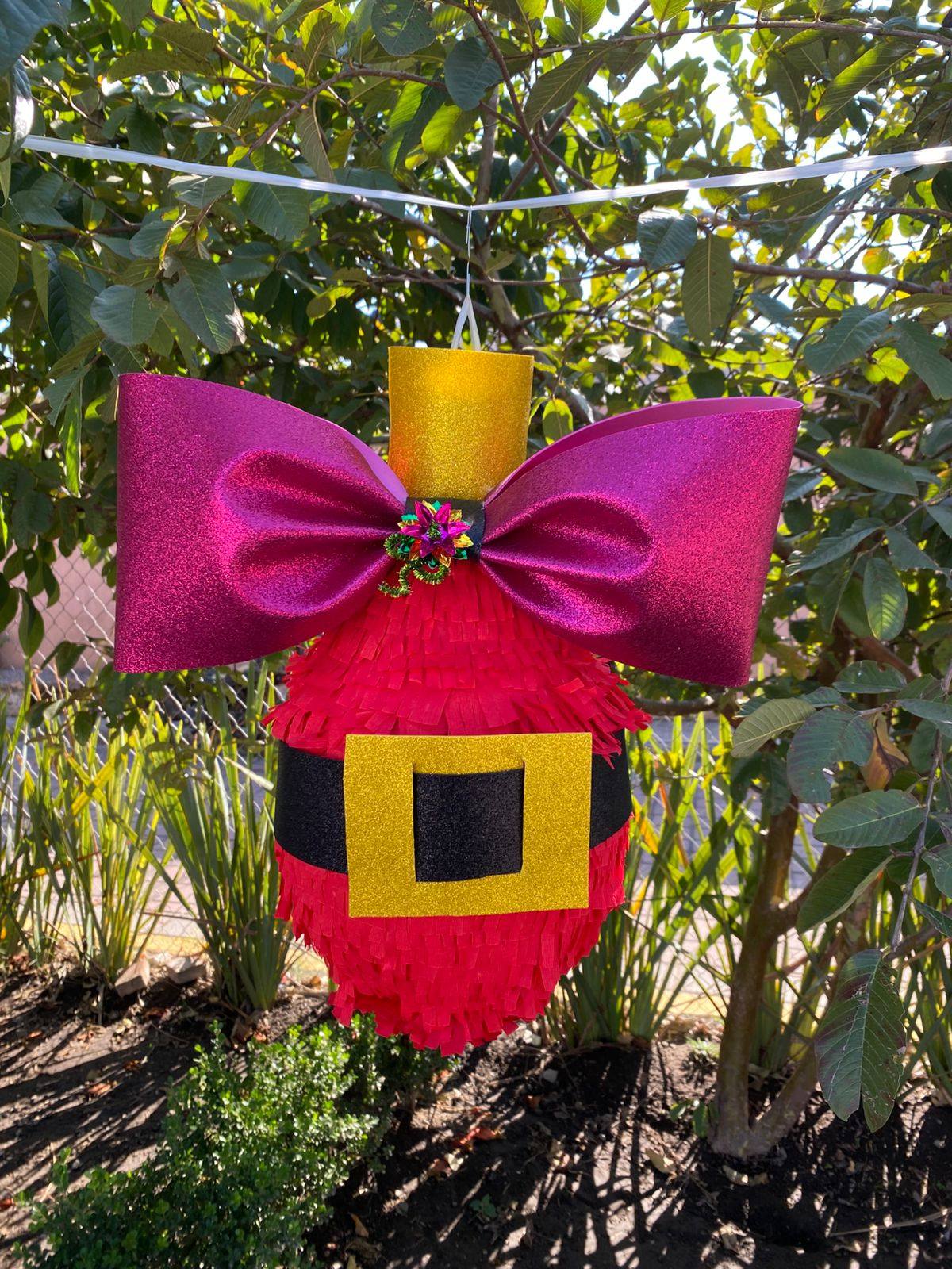 Piñata artesanal elaborada en el Taller de Piñatas en la Casa de la Cultura Huilican en San Juan Huiluco, Huaquechula.