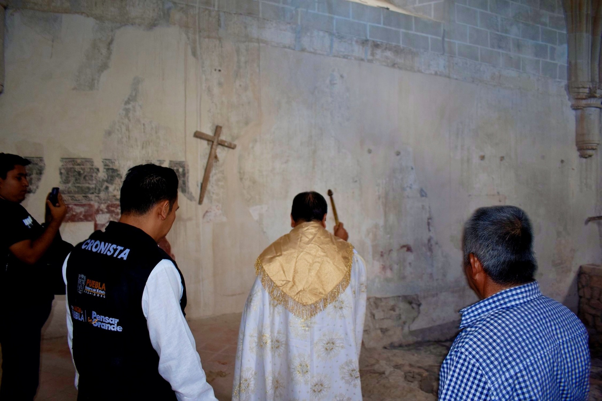Bendición de la bóveda y campanario del Exconvento de San Martín de Tours durante su proceso de restauración en Huaquechula.