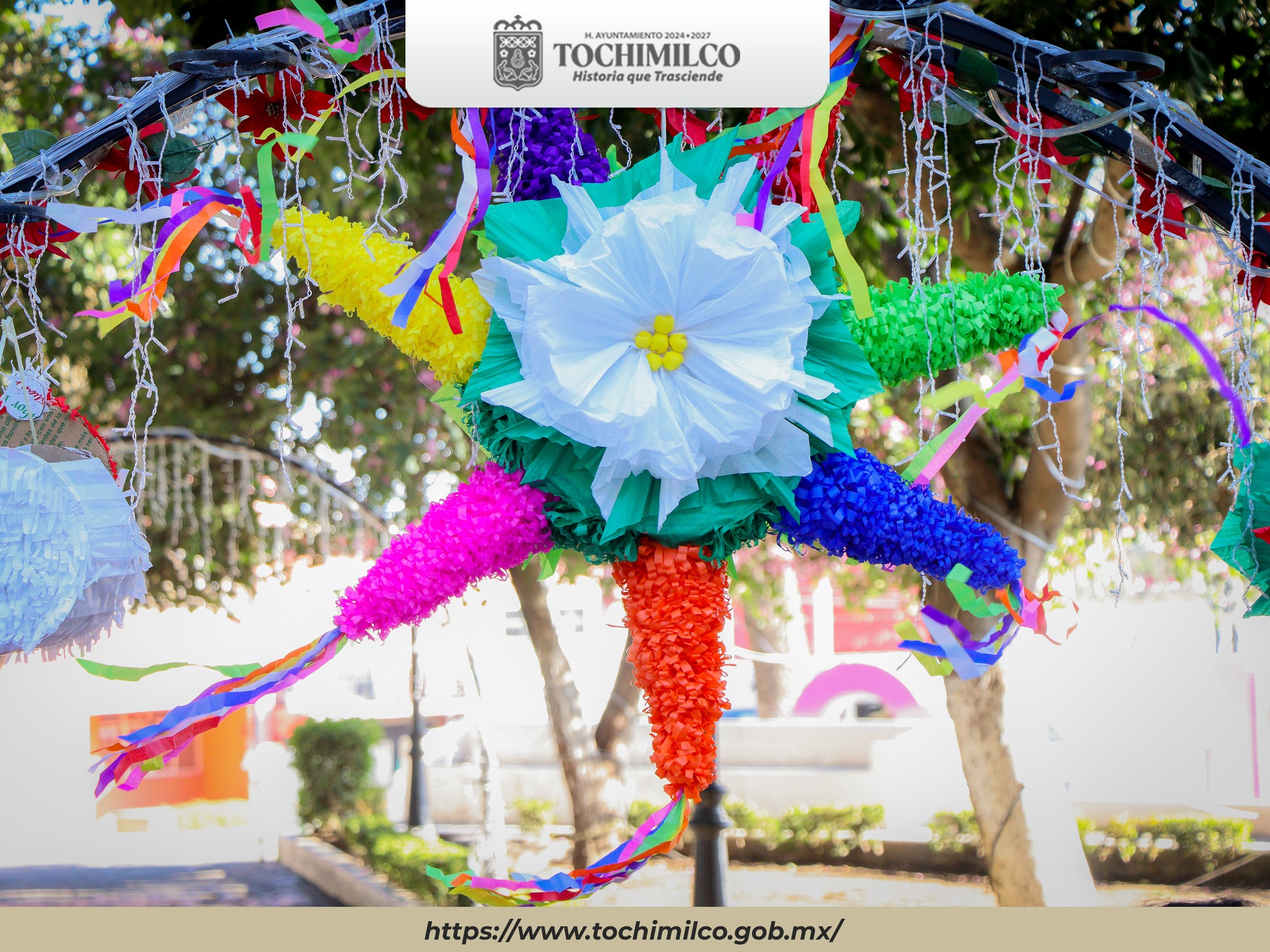 Piñata artesanal elaborada durante los talleres culturales de la Casa de Cultura de Tochimilco.