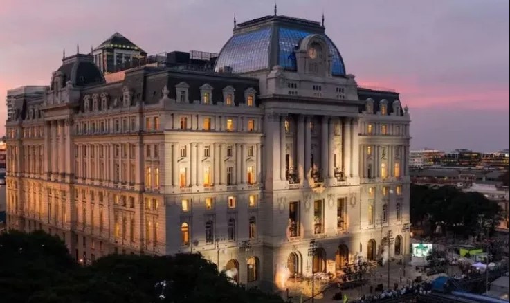 Fachada del Palacio Libertad, antiguo Centro Cultural Kirchner.