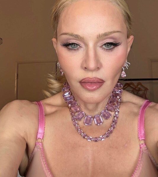 Madonna comparte nueva selfie que genera debate sobre imagen y libertad femenina.
