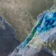 Imagen satelital del Frente Frío 19 avanzando sobre México con nubosidad, lluvias y descenso de temperatura.