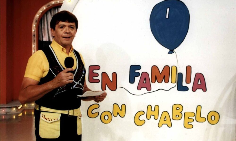 Última transmisión de En Familia con Chabelo en estudio de televisión mexicana.