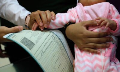 Registro de un recién nacido en el Registro Civil en México.