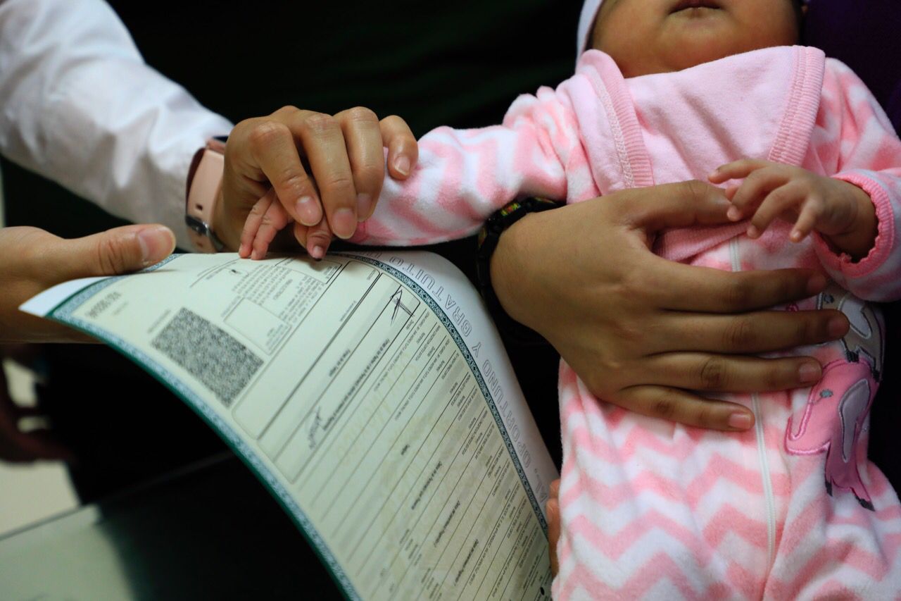 Registro de un recién nacido en el Registro Civil en México.