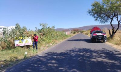 Riego de sello concluido en la carretera de Mártir Cuauhtémoc para mejorar su durabilidad y seguridad vial.