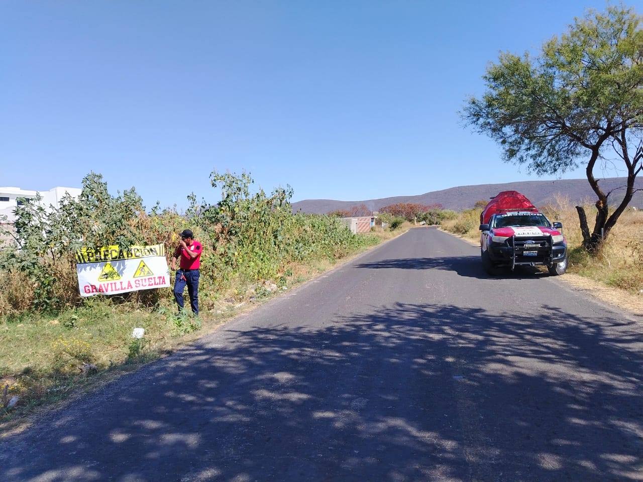 Riego de sello concluido en la carretera de Mártir Cuauhtémoc para mejorar su durabilidad y seguridad vial.