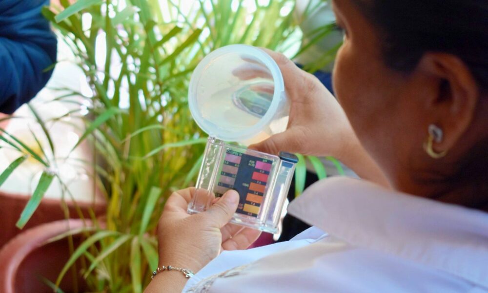 Capacitación sobre medición y uso correcto del cloro en el agua para consumo humano en Huaquechula.