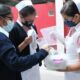 Enfermeras mexicanas atendiendo material médico en hospital durante jornada laboral.