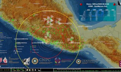 Sismo fuerte en Guerrero activa la alerta sísmica la madrugada del 16 de enero de 2026. Autoridades monitorean daños y posibles réplicas. H2 — ¿Qué ocurrió? El Sistema de Alerta Sísmica Mexicano (SASMEX) registró un movimiento fuerte a las 00:43:02 horas del 16 de enero de 2026, con epicentro a 10 km al oeste de San Marcos, Guerrero. El sismo activó protocolos de alerta y monitoreo en tiempo real. H2 — Epicentro y zonas afectadas La ubicación del epicentro en la costa de Guerrero coincide con una de las regiones de mayor actividad sísmica del país, donde históricamente se han registrado eventos de magnitud considerable. H2 — ¿Por qué Guerrero es una zona crítica? México se encuentra sobre territorios donde interactúan diversas placas tectónicas. La placa de Cocos se subduce debajo de la de Norteamérica, generando acumulación de energía que eventualmente se libera en forma de sismos. H3 — Placas involucradas H3 — Historial sísmico reciente H3 — Riesgos para la población H2 — Importancia de la alerta sísmica El sistema de alerta puede proporcionar segundos vitales antes de que un sismo fuerte sea perceptible, lo que permite evacuar, protegerse o detener infraestructura sensible. Conclusión Un país sísmico necesita una cultura sísmica. La prevención, el mantenimiento de sistemas de alerta, la educación pública y la transparencia institucional son claves para enfrentar fenómenos que no pueden evitarse, pero sí gestionarse. CTA: ¿Sonó la alerta donde vives? ¿Qué medidas de prevención consideras más importantes? Déjanos tu comentario y comparte esta información.