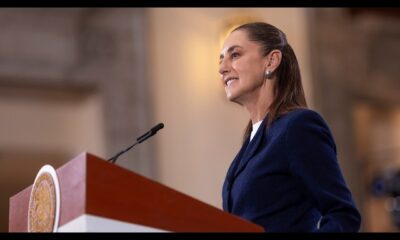 Claudia Sheinbaum durante anuncio económico en Palacio Nacional sobre deuda pública.