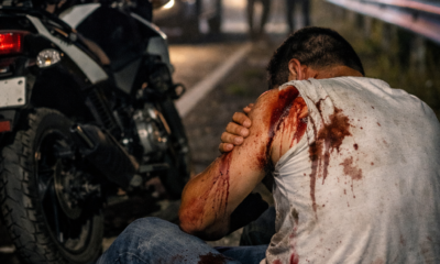 Hombre lesionado recibe atención tras agresión con arma blanca en carretera Atlixco–Metepec durante la noche.