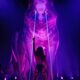 Imagen artística de Shakira durante un espectáculo, asociada al anuncio de su concierto gratuito en el Zócalo de la Ciudad de México.