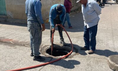 Trabajos de desazolve en alcantarilla de la calle Hombres Ilustres en Santiago Tochimizolco, realizados por el Ayuntamiento de Tochimilco.