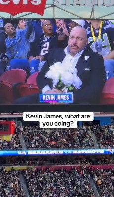 Actor estadounidense sentado solo durante la Super Bowl con flores en la mano, imagen viralizada en redes sociales