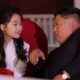 Acto oficial en Corea del Norte con presencia de Kim Jong Un y su hija Kim Ju Ae durante evento político.