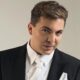 Cantante Cristian Castro en sesión fotográfica promocional previo a su presentación en la Feria de Puebla 2026.