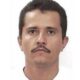 Retrato frontal de un hombre vinculado a reportes sobre delincuencia organizada, utilizado como recurso informativo.