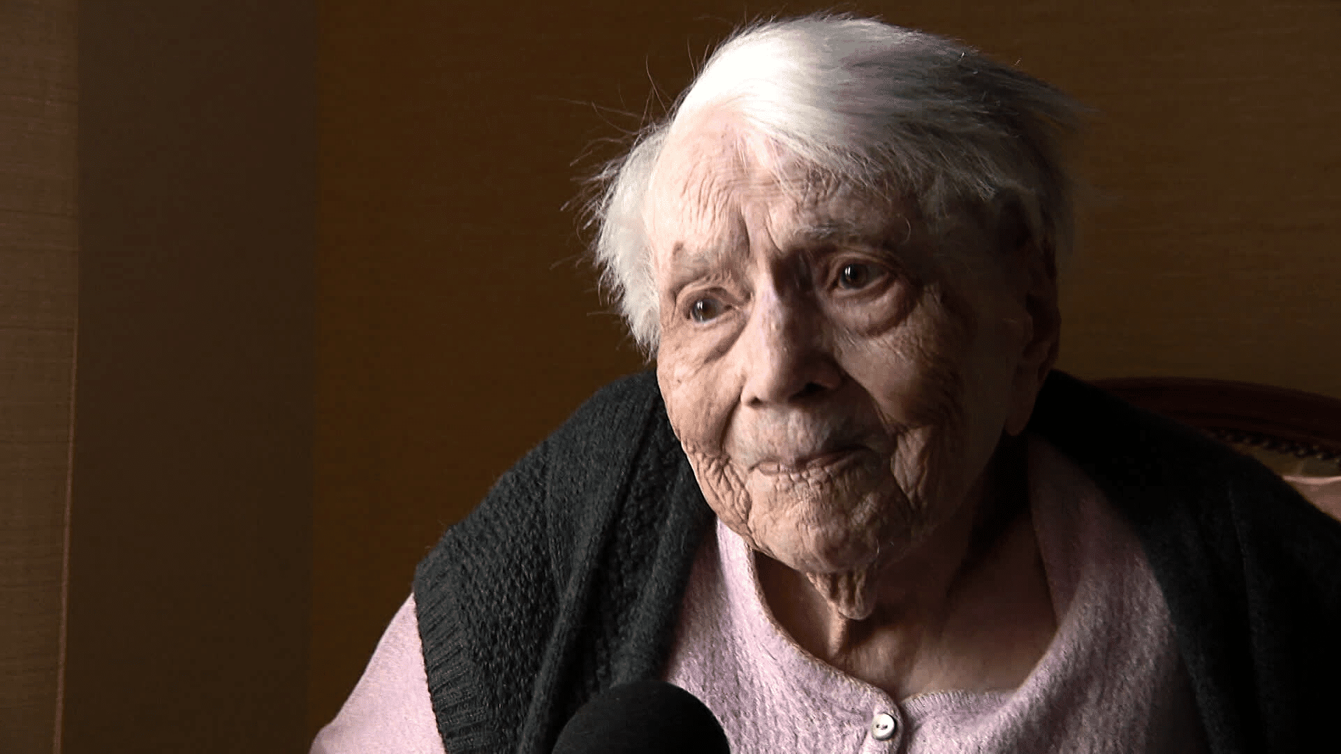 Retrato de Marie-Rose Tessier, la persona más longeva de Francia, durante una entrevista en su vejez.