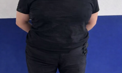 Mujer detenida en instalaciones de seguridad tras caso de violencia de pareja en CDMX.