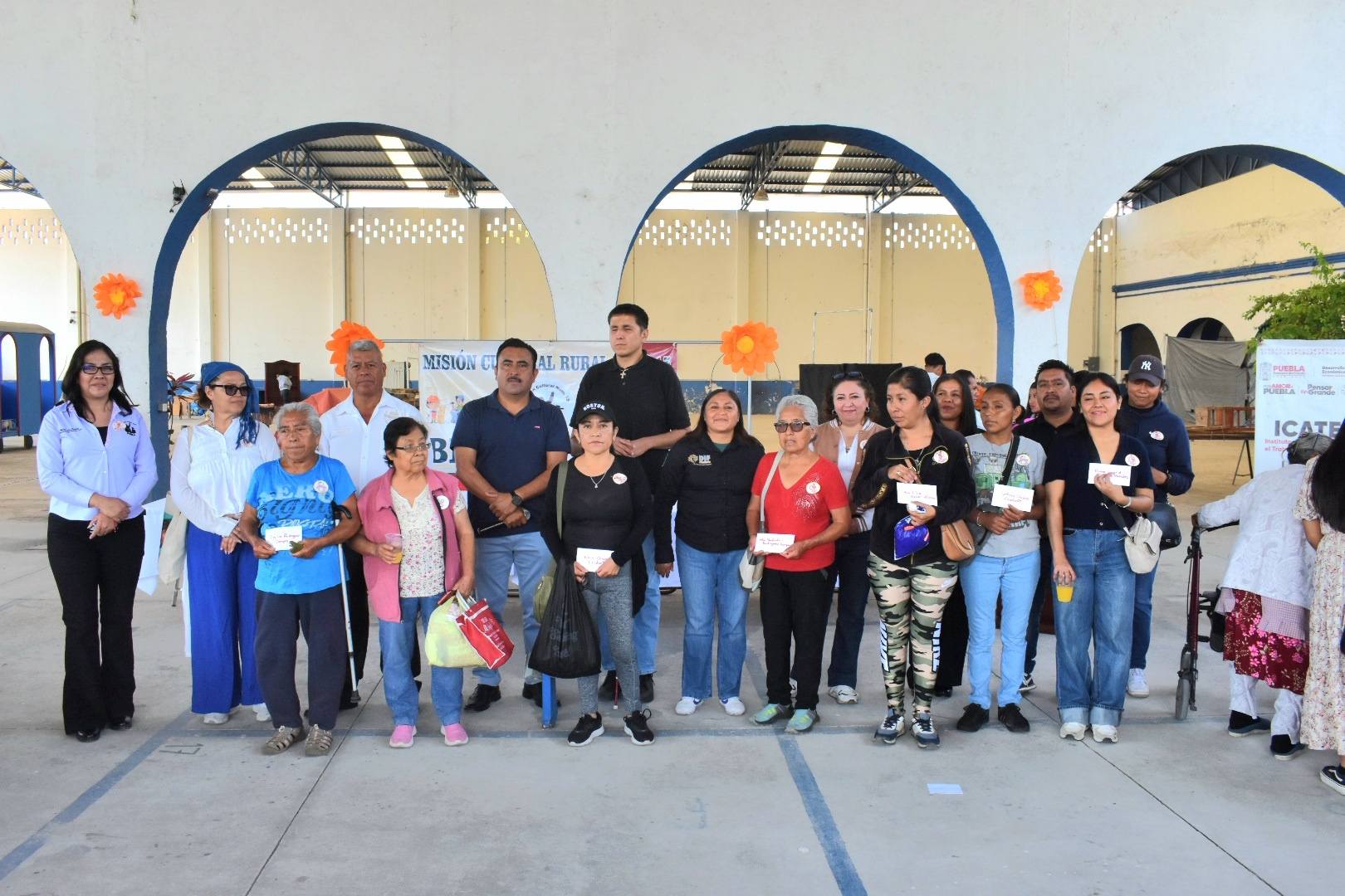 Entrega de apoyos del programa Empleo en Casa para personas en condición vulnerable en Huaquechula Puebla.