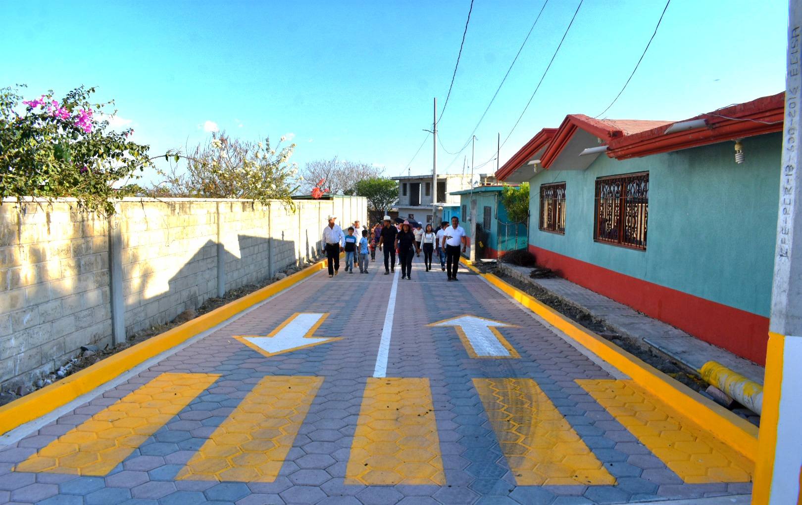 Inauguración del adoquinamiento de calles en San Pedro Contla, Huaquechula, obra realizada por el Ayuntamiento para mejorar la movilidad y seguridad vial.