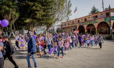 Desfile por el Día Internacional de la Mujer en Tochimilco con participación de escuelas y ciudadanía