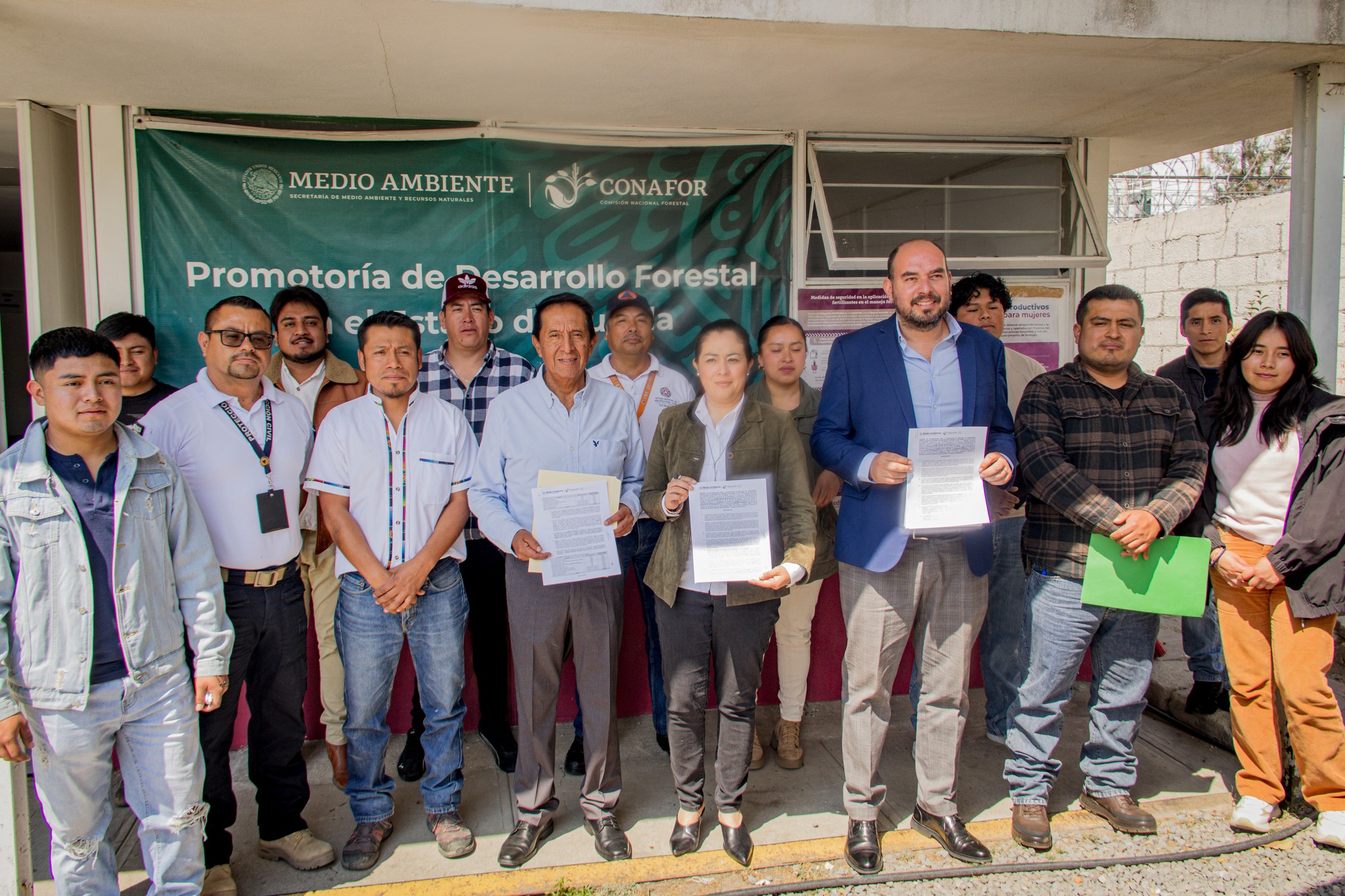 Firma de convenio entre el Ayuntamiento de Tochimilco y CONAFOR para brigadas forestales en Puebla.