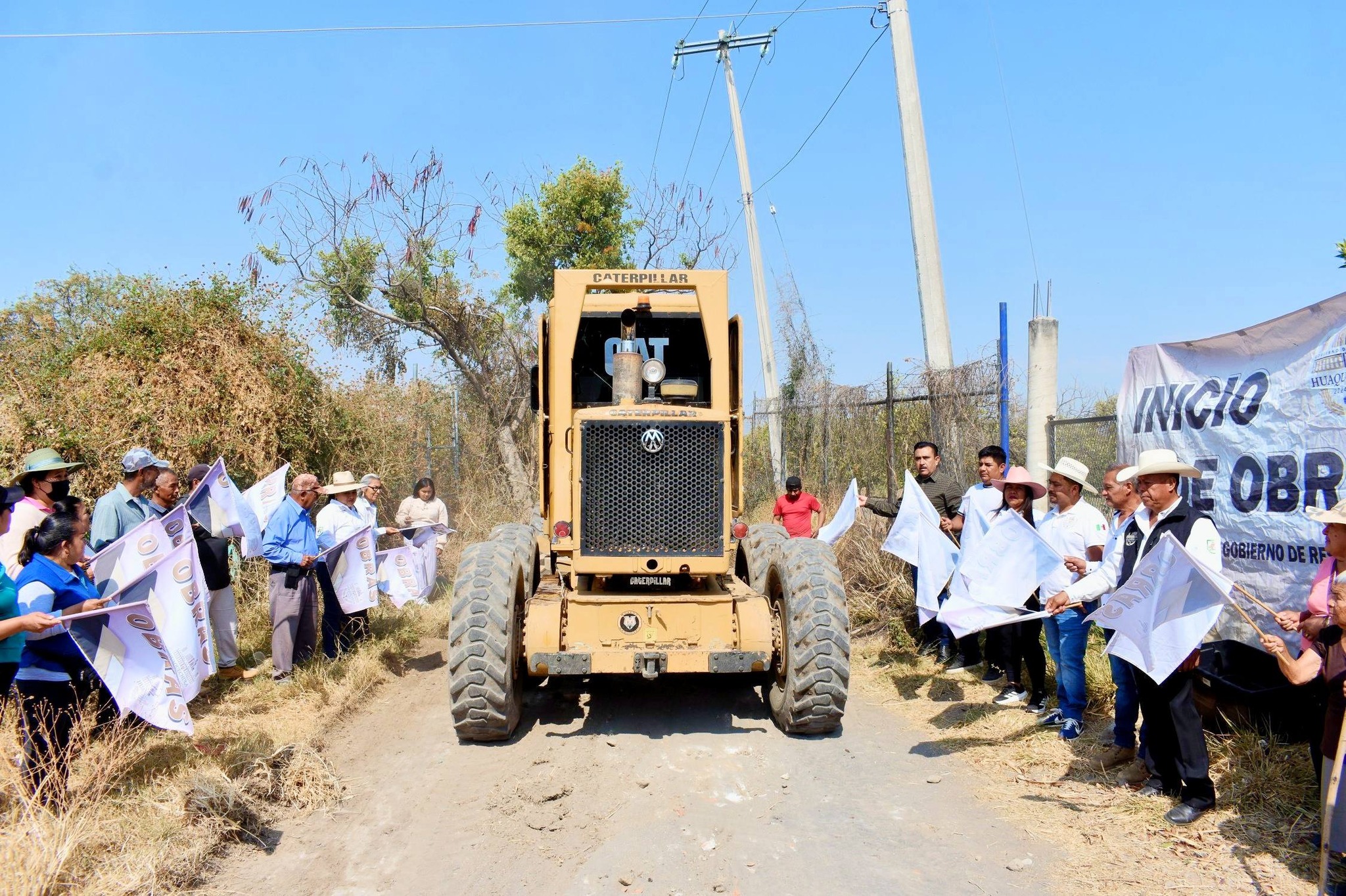 Maquinaria del Ayuntamiento de Huaquechula inicia rehabilitación de caminos rurales en la comunidad de La Venta Puebla