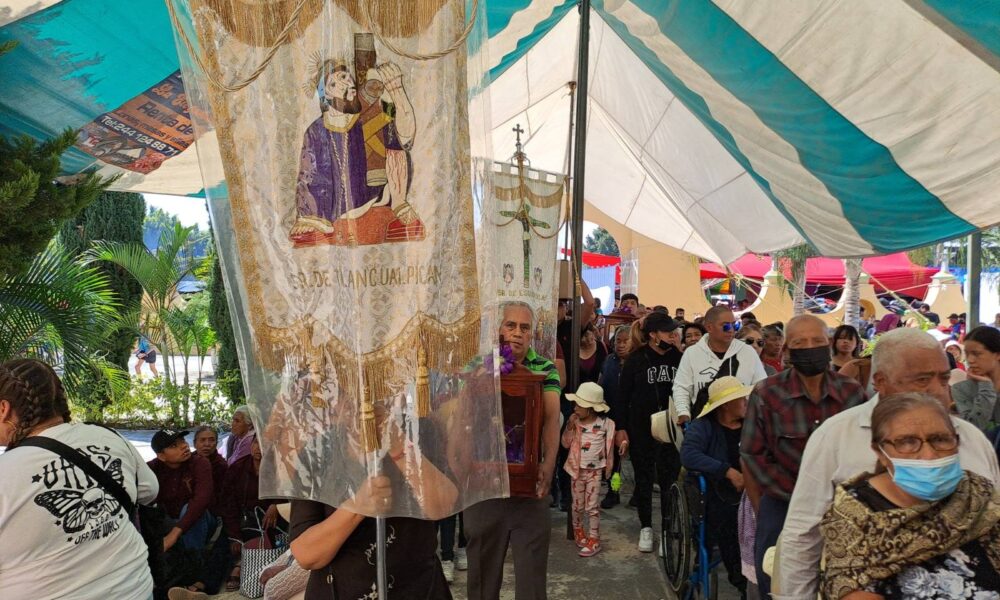 Procesión religiosa en Santiago Tetla durante el Cuarto Viernes de Cuaresma en Huaquechula Puebla