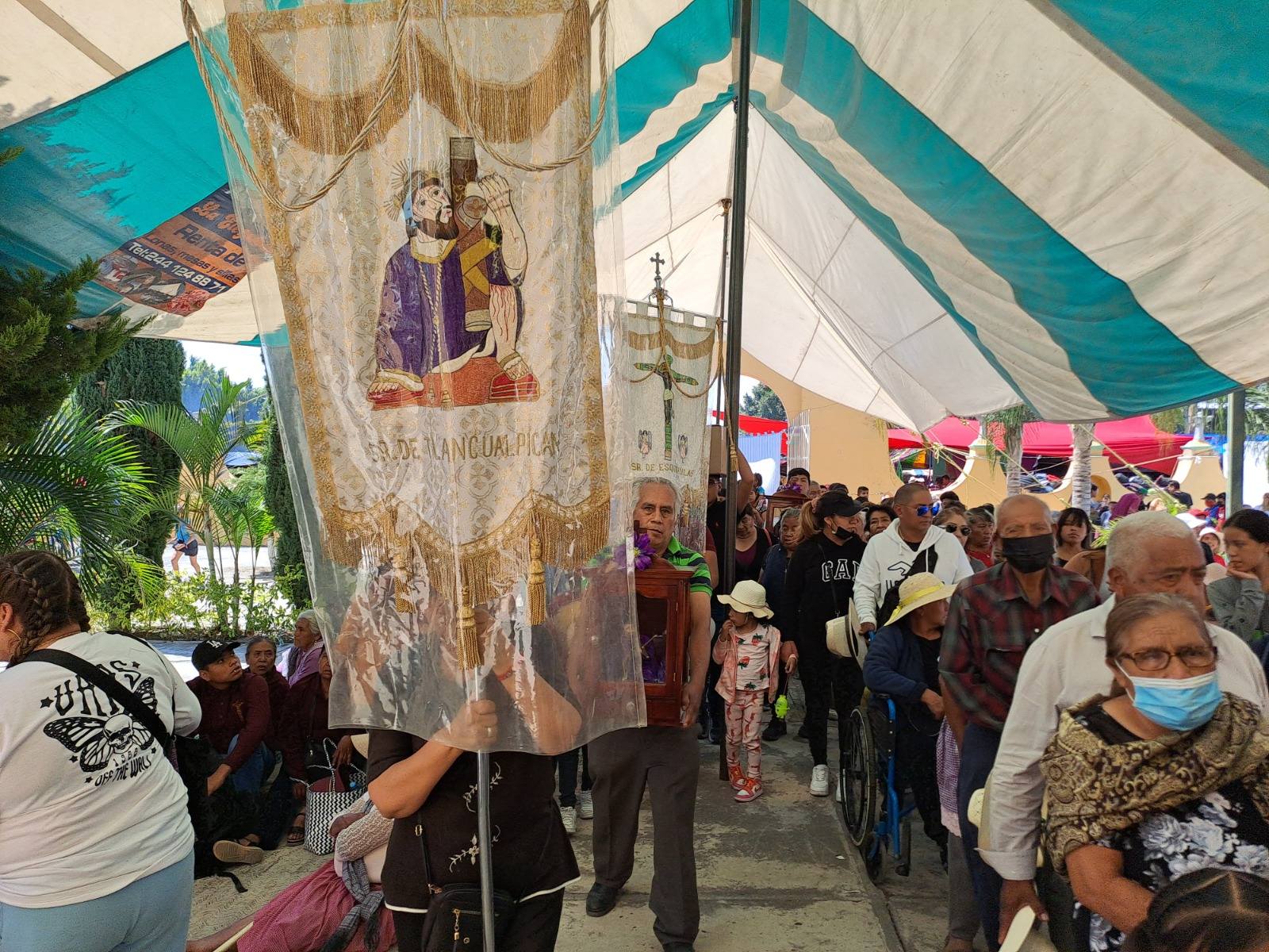 Procesión religiosa en Santiago Tetla durante el Cuarto Viernes de Cuaresma en Huaquechula Puebla