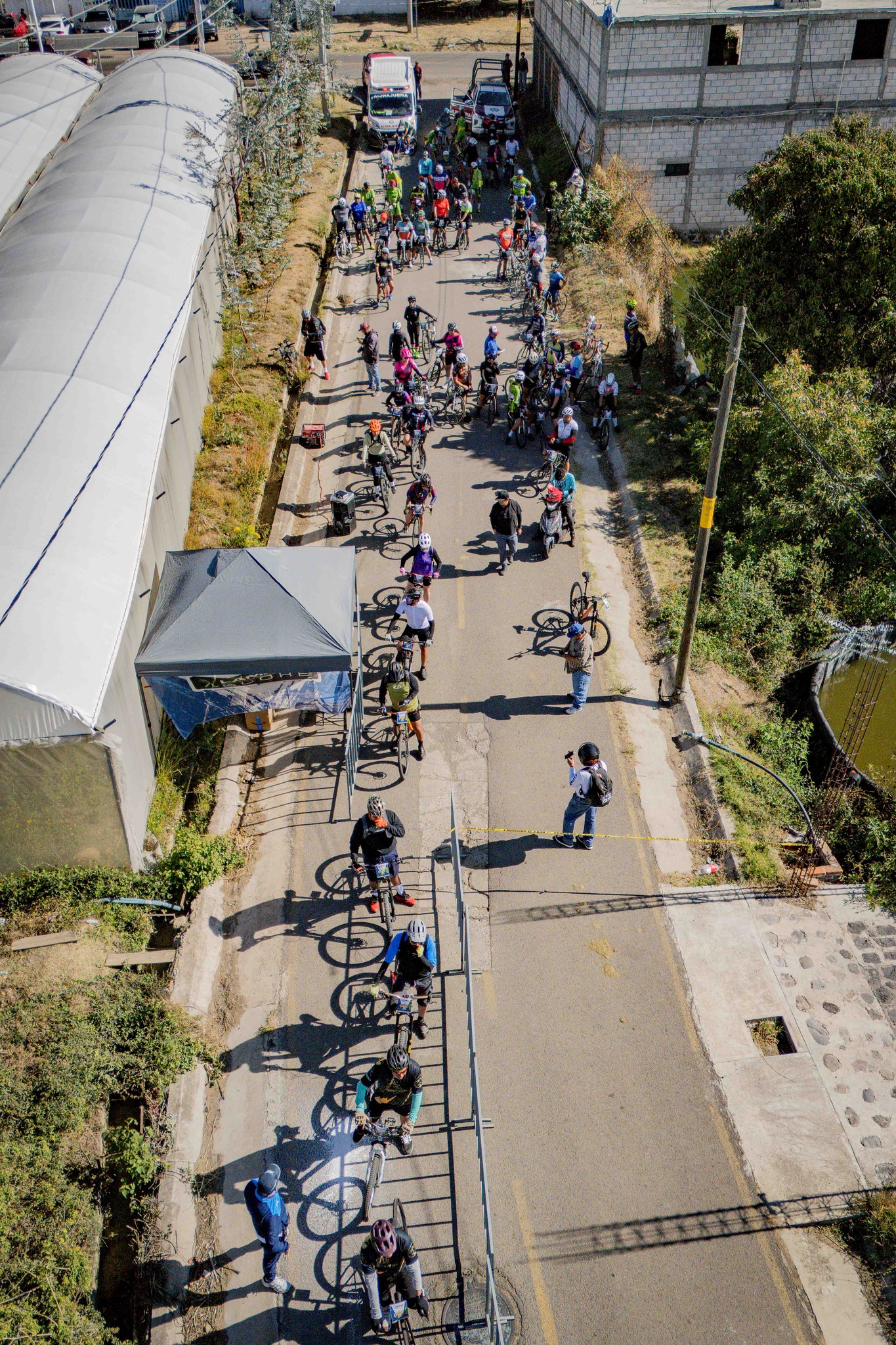 Ciclistas participando en la Cronoescalada Poblana 2026 en Tochimilco Puebla durante ruta de ascenso hacia Cuilotepec
