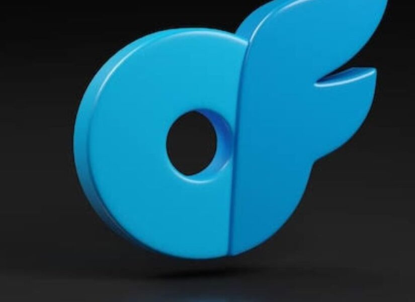 logo azul de plataforma digital OnlyFans relacionado con noticia de fallecimiento de su propietario