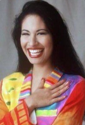 Retrato de Selena Quintanilla, ícono de la música latina recordada a 31 años de su fallecimiento