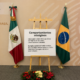 Cartel sobre comportamientos misóginos entre banderas de México y Brasil en contexto institucional.