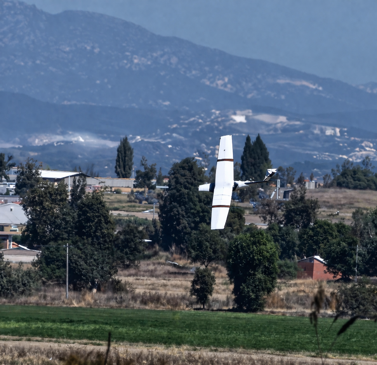 Zona de accidente de avioneta en Huejotzingo Puebla en campo de cultivo con presencia de autoridades