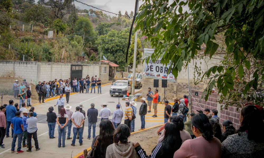 🏗️ Obras que transforman comunidades En San Antonio Alpanocan, Tochimilco, se inauguraron importantes obras que impactan directamente en la vida diaria de sus habitantes: drenaje, alcantarillado y pavimentación. Con el impulso del Ayuntamiento y la participación activa de la ciudadanía, estas acciones no solo mejoran la infraestructura, también fortalecen la seguridad y el desarrollo comunitario. Además, se entregaron apoyos para escuelas y la guardia comunitaria, demostrando que el desarrollo va más allá de las obras. 💬 ¿Crees que estas acciones responden a las verdaderas necesidades de las comunidades? Conoce más en https://agnostica.mx Síguenos: https://www.facebook.com/AgnosticaDigital/ https://www.instagram.com/agnosticadigital/ https://x.com/Agn0stica