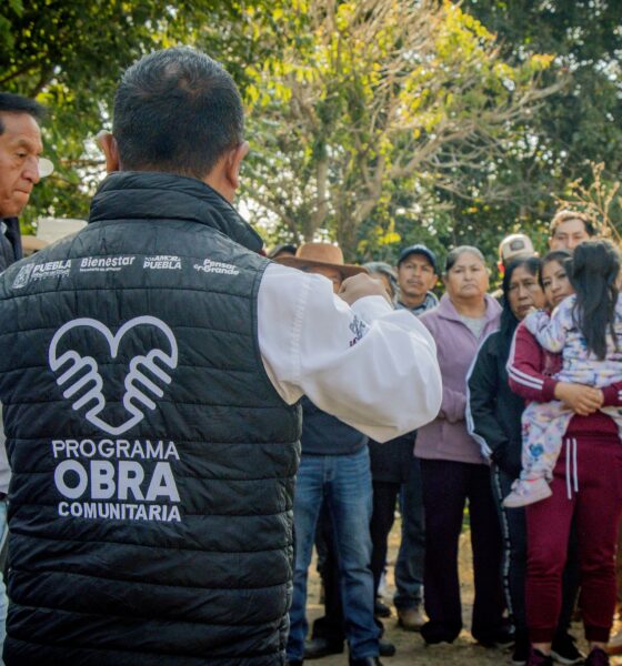 Asamblea comunitaria en Tochimilco Puebla con autoridades y vecinos para obra de drenaje en Xochimilcapa programa obra comunitaria